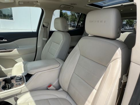 Used 2020 GMC Acadia Denali w/ Technology Package FWD image 16