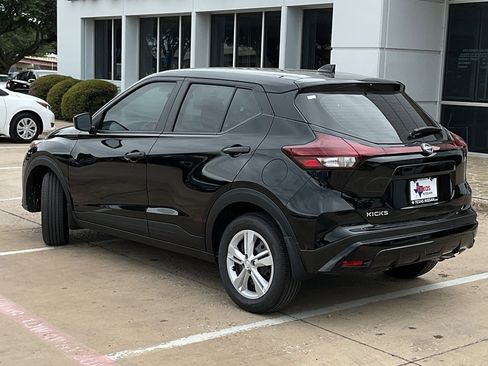 New 2025 Nissan Kicks Play S image 7
