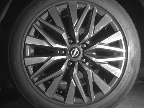 Used 2025 Nissan Altima 2.5 SV FWD image 14