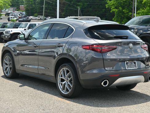 Used 2018 Alfa Romeo Stelvio AWD image 7