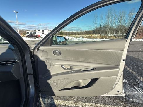 Used 2024 Hyundai Elantra SEL image 16