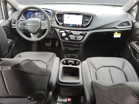 New 2026 Chrysler Pacifica Select image 10