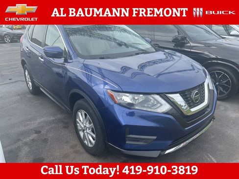 Used 2020 Nissan Rogue SV image 1