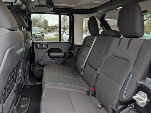 Used 2022 Jeep Wrangler Unlimited Rubicon 4xe w/ Cold Weather Group AWD/4WD image 30