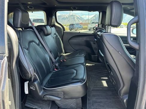 Used 2020 Chrysler Pacifica Limited w/ Advanced Safetytec Group FWD image 13