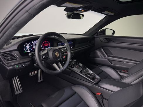 Used 2025 Porsche 911 Carrera S image 4
