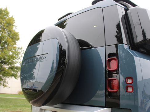 Used 2024 Land Rover Defender 110 S image 75