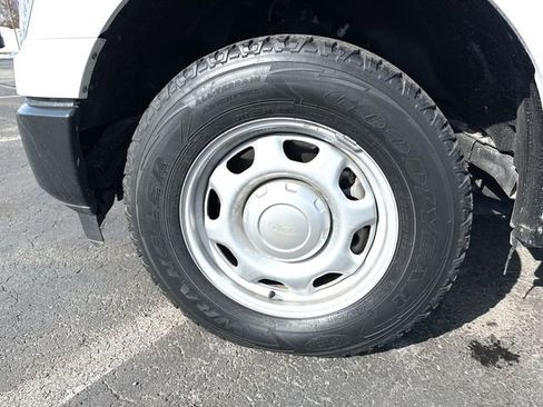 Used 2021 Ford F150 XL image 3