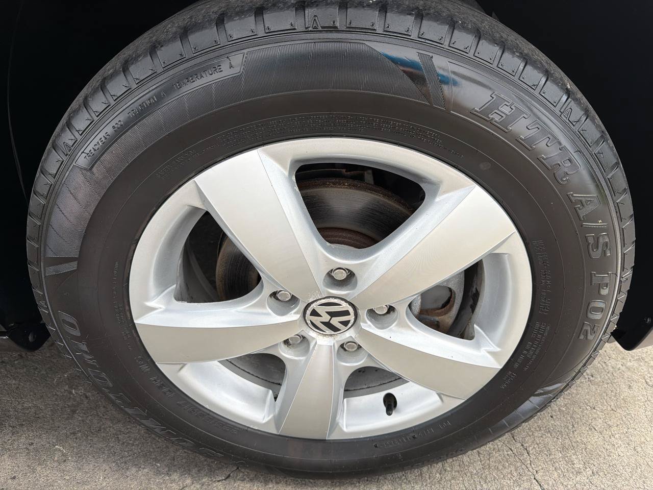 Used 2011 Volkswagen Routan SE FWD image 25