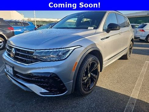 Used 2023 Volkswagen Tiguan SE R-Line FWD image 1