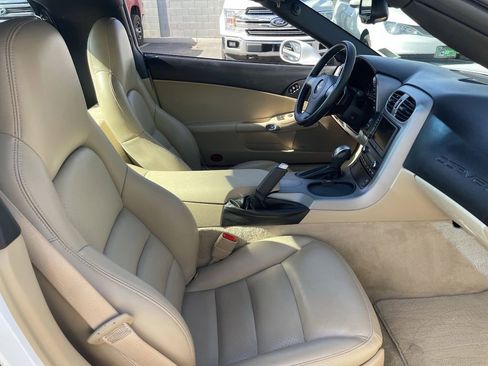 Used 2006 Chevrolet Corvette Coupe w/ Preferred Equipment Group RWD image 14