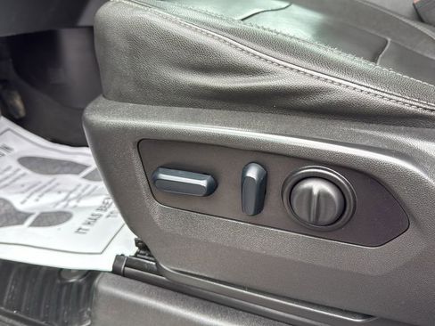 Used 2022 Chevrolet Silverado 2500 LTZ w/ LTZ Convenience Package image 25