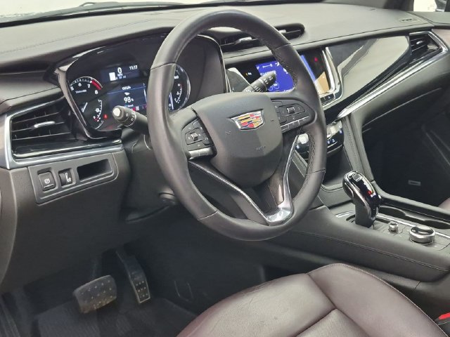 Certified 2024 Cadillac XT6 Premium Luxury w/ LPO, Floor Liner Package AWD/4WD image 9