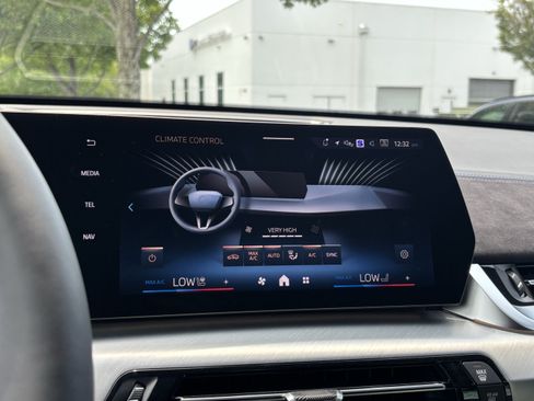 New 2026 BMW X2 xDrive28i w/ Technology Package AWD/4WD image 26