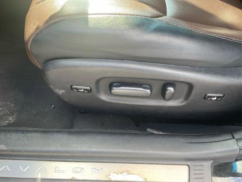 Used 2012 Toyota Avalon Limited image 17