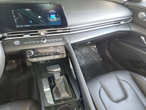 Used 2025 Hyundai Elantra Limited image 17