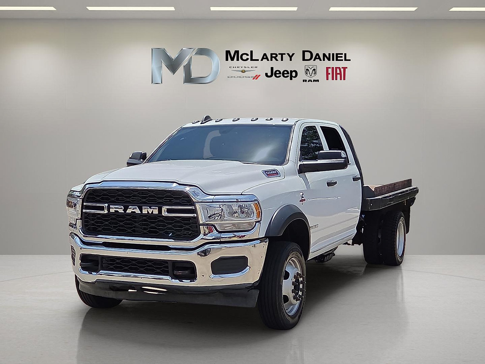 Used 2022 RAM 5500 Tradesman w/ Chrome Appearance Group AWD/4WD image 2