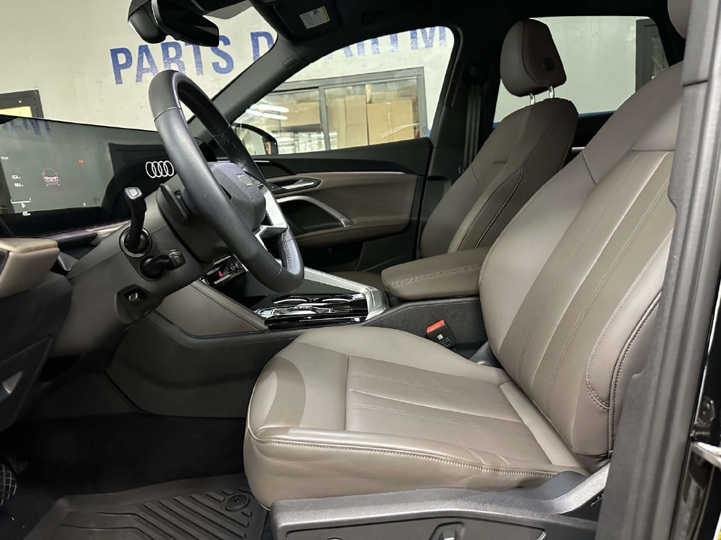 Used 2025 Audi Q5 Premium w/ Convenience Package AWD/4WD image 7