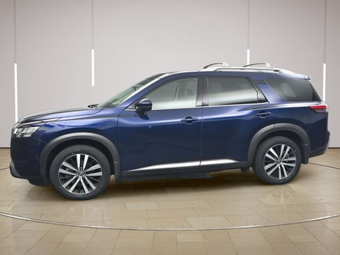 Used 2024 Nissan Pathfinder Platinum AWD/4WD image 4