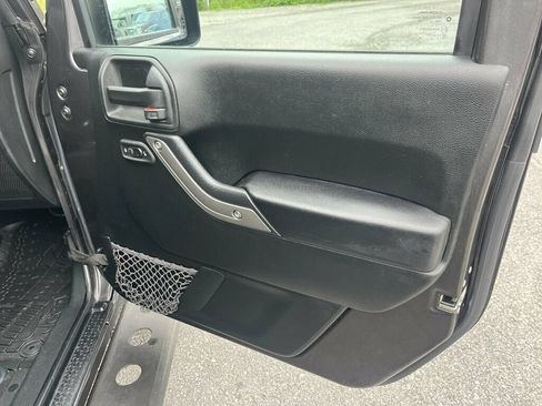 Used 2018 Jeep Wrangler Unlimited Sport S AWD/4WD image 44