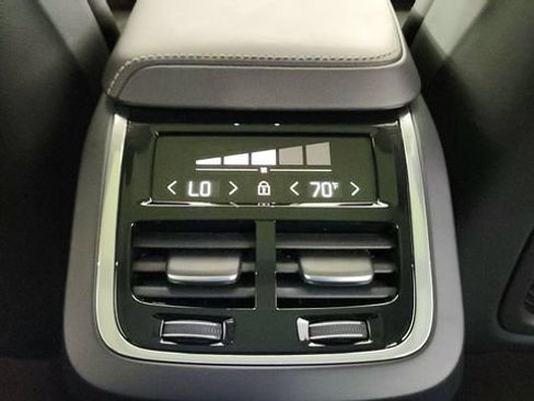 Used 2023 Volvo XC60 B5 Ultimate FWD image 31