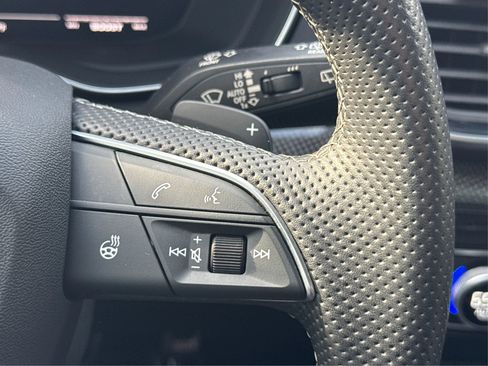 Used 2022 Audi SQ5 Premium Plus w/ Premium Plus Package image 36