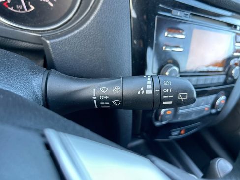 Used 2015 Nissan Rogue S FWD image 18