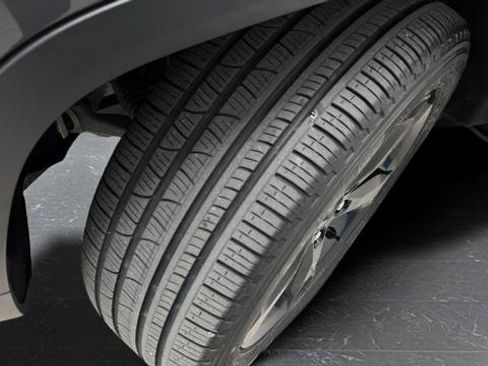 Used 2024 Jeep Grand Cherokee Limited w/ Luxury Tech Group II image 41