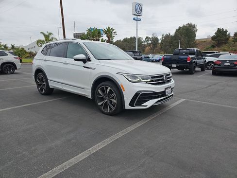 Used 2023 Volkswagen Tiguan SEL R-Line image 3
