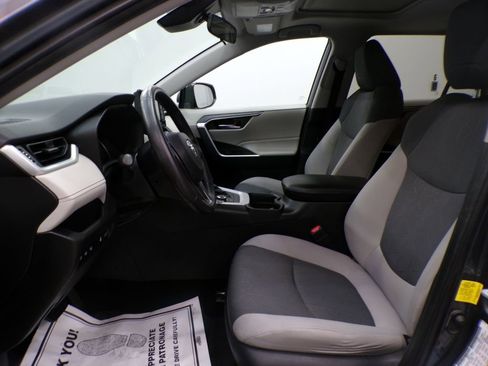 Used 2019 Toyota RAV4 XLE w/ Convenience Package AWD/4WD image 16