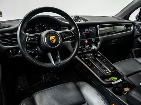 Used 2023 Porsche Macan AWD/4WD image 4