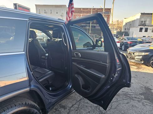 Used 2020 Jeep Grand Cherokee Limited image 12