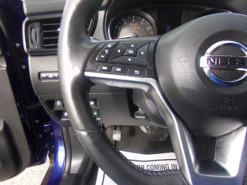 Used 2018 Nissan Rogue SV w/ Premium Package image 24