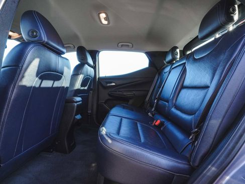 Used 2022 Chevrolet Bolt EUV LT w/ Convenience Package image 32