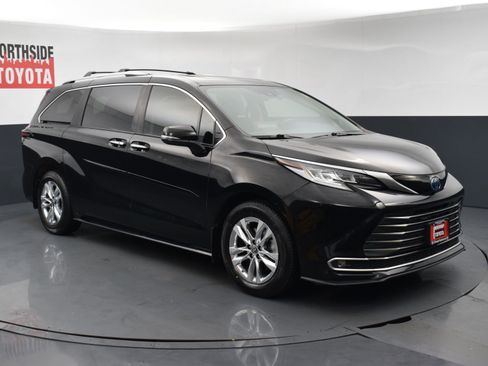 Used 2024 Toyota Sienna Limited AWD/4WD image 6