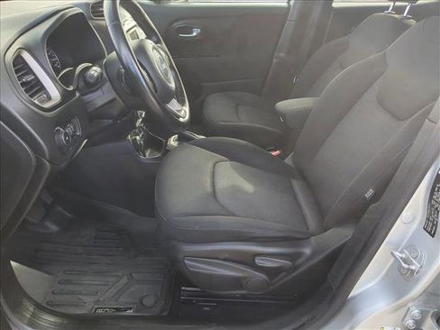 Used 2016 Jeep Renegade Latitude image 16