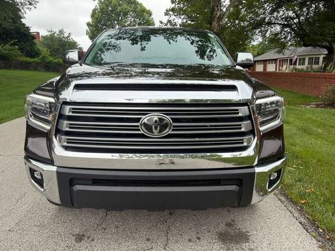Used 2018 Toyota Tundra Limited w/ Limited Premium Package AWD/4WD image 4