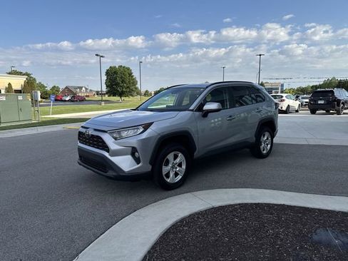 Used 2021 Toyota RAV4 XLE AWD/4WD image 2