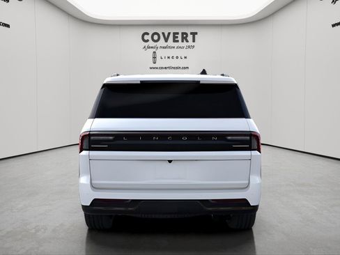 New 2026 Lincoln Navigator Reserve w/ Jet Appearance Package AWD/4WD image 5