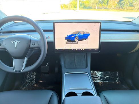 Used 2023 Tesla Model Y Long Range image 19