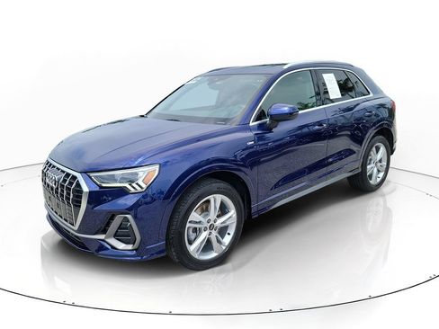 Certified 2024 Audi Q3 2.0T Premium AWD/4WD image 2