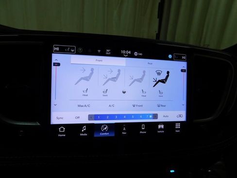 Used 2025 Chrysler Pacifica Limited image 31