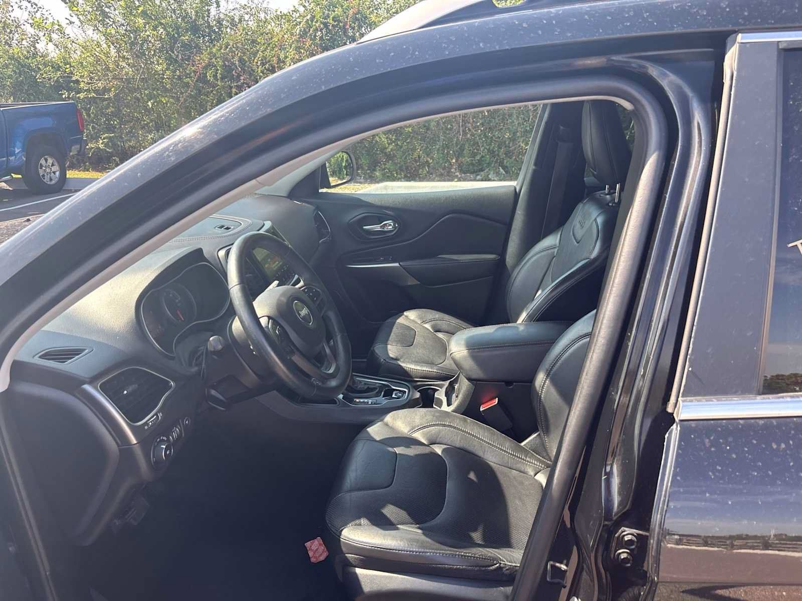 Used 2019 Jeep Cherokee Limited FWD image 9