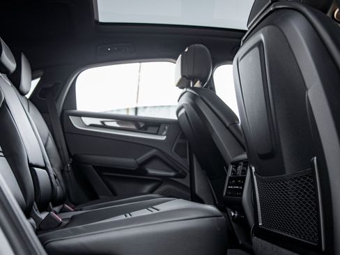 Certified 2025 Porsche Cayenne E-Hybrid Coupe image 38