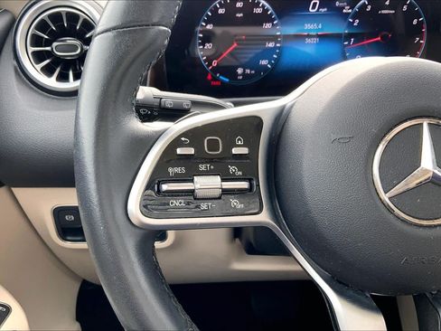 Used 2023 Mercedes-Benz GLB 250 image 24