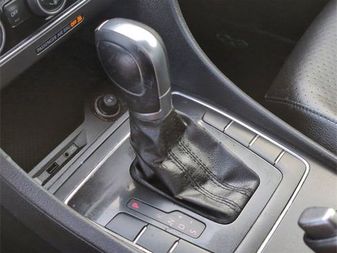 Used 2018 Volkswagen Passat 2.0T R-Line image 15