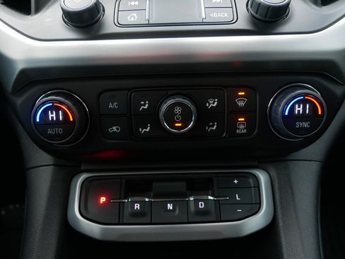 Certified 2023 GMC Acadia SLT w/ Preferred Package image 14