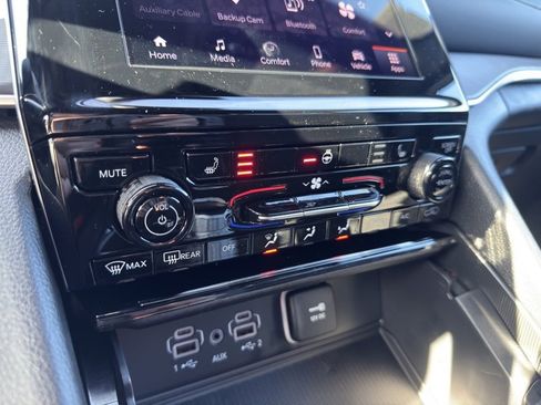 New 2025 Jeep Grand Cherokee Altitude image 23