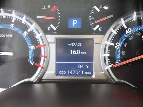 Used 2014 Toyota 4Runner SR5 RWD image 23