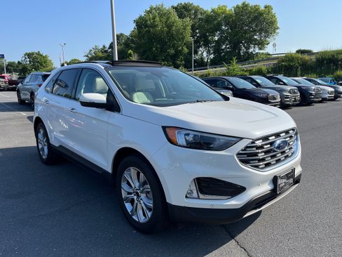 Certified 2023 Ford Edge Titanium w/ Class II Trailer Tow Package AWD/4WD image 4